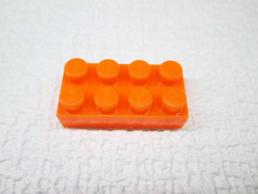 DAISO 300円 ブロック 2×4 オレンジ色