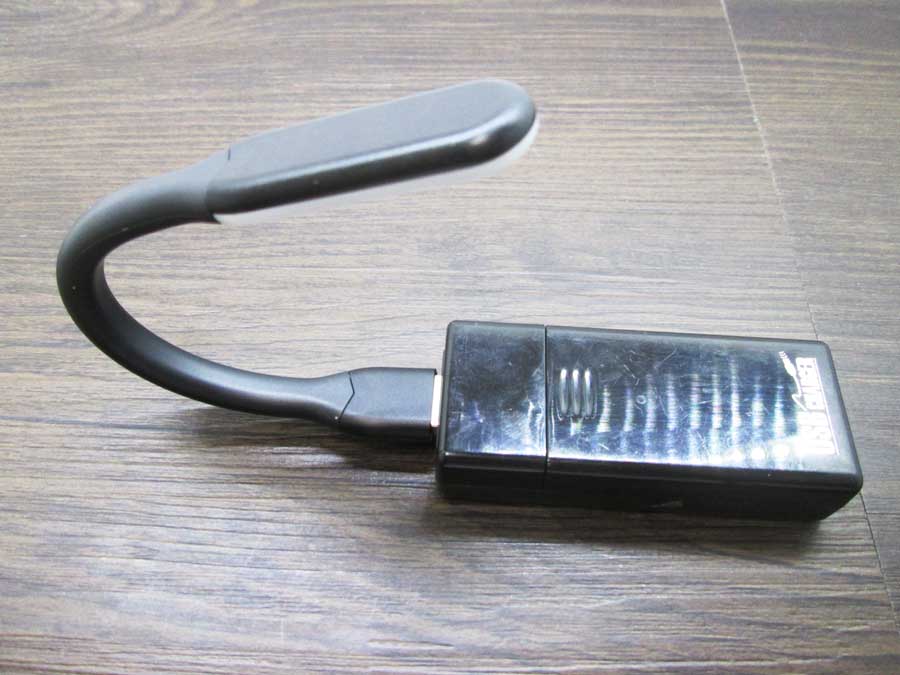 ダイソー USBタッチセンサーライト 電池式USBチャージャー4